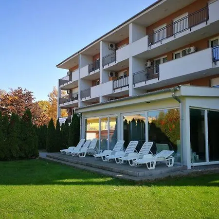 Holiday25 Wellness Apartament *